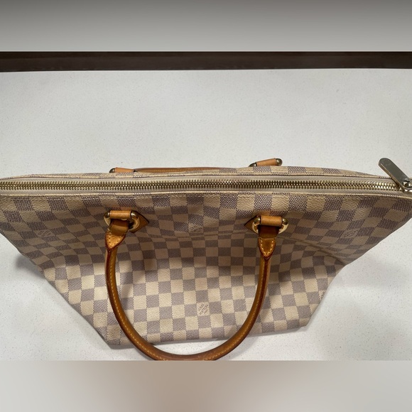 Louis Vuitton Bag - Picture 6 of 16